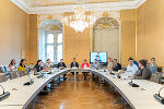 Im Rittersaal des Landeshauses tagte heute erstmals der Beirat Gewaltprävention. Nach dem Amoklauf in Graz sollen Schulen sicherer gemacht werden. © Land Steiermark/Robert Binder; Verwendung bei Quellenangabe honorarfrei Im Rittersaal des Landeshauses tagte heute erstmals der Beirat Gewaltprävention. Nach dem Amoklauf in Graz sollen Schulen sicherer gemacht werden.