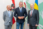 Honorarkonsul Fritz Möstl, LH Mario Kunasek und der ukrainische Botschafter S.E. Vasyl Khymynets trafen sich zum Austausch (v.l.) © Land Steiermark/Robert Binder; bei Quellenangabe honorarfrei Honorarkonsul Fritz Möstl, LH Mario Kunasek und der ukrainische Botschafter S.E. Vasyl Khymynets trafen sich zum Austausch (v.l.)