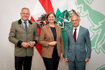 LH Mario Kunasek begrüßte heute Vormittag Staatssekretärin Barbara Eibinger-Miedl und Finanzminister Markus Marterbauer in der Grazer Burg (v.l.)