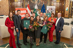 Alle Preisträger des Tierschutzpreises (v.l.): Maggie Entenfellner, Tierschutzlandesrat Hannes Amesbauer, Rene Strohmeier, Monika Ute Meder, Stefan Fink, Maja Pöschl, Michael Stracke, Ingrid Stracke, Sandra Stribi und Krone Chefredakteur Klaus Herrmann