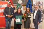 Maja (12) und ihre Mutter Michaela Pöschl aus Gralla mit LR Hannes Amesbauer und Krone-Chefredakteur Klaus Herrmann.