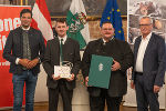 Tierschutzlandesrat Hannes Amesbauer und Krone-Chefredakteur Klaus Herrmann überreichen den steirischen Tierschutzpreis an die Tierhilfe & Tierrettung Steiermark: Stefan Fink, Rene Strohmeier.