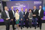 Siemens Energy hat heute (17. Oktober 2025) in Wollsdorf ein neues Werk für Windkraft-Transformatoren eröffnet: Aleš Prešern, Tim Oliver Holt, LH-Stv. Manuela Khom, Minister Wolfgang Hattmannsdorfer, Sabrina Manschek, Elisabeth Zehetner, LH Mario Kunasek und Bernhard Göß (v.l.) © Land Steiermark; Verwendung bei Quellenangabe honorarfrei Siemens Energy hat heute (17. Oktober 2025) in Wollsdorf ein neues Werk für Windkraft-Transformatoren eröffnet: Aleš Prešern, Tim Oliver Holt, LH-Stv. Manuela Khom, Minister Wolfgang Hattmannsdorfer, Sabrina Manschek, Elisabeth Zehetner, LH Mario Kunasek und Bernhard Göß (v.l.)
