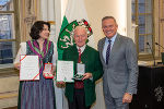 Heidemarie Fuchs und Karl-Josef Lienhart vom Hospizverein Steiermark wurden von LH Mario Kunasek ausgezeichnet