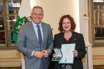 LH Mario Kunasek verlieh Doris Reiter das Goldene Ehrenzeichen des Landes Steiermark