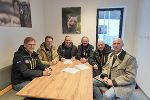 Pachtvertrag für den Wilden Berg verlängert: LH Mario Kunasek mit Prinz Heinrich XXI. Reuss, flankiert von Peter Weichbold (Planai), Georg Bliem (Planai), Michael Krainer (Planai-Aufsichtsratsvorsitzender) und Landesrat Willibald Ehrenhöfer.  © Land Steiermark/ Verwendung bei Quellenangabe honorarfrei