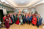 LH Mario Kunasek und LH-Stv. Manuela Khom mit den Vertretern des Landesverbandes Steiermark des Bundes Österreichischer Faschingsgilden im Regierungssitzungszimmer der Grazer Burg. © Land Steiermark; bei Quellenangabe honorarfrei
