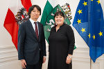 Landeshauptmann-Stv. Manuela Khom und der mongolische Botschafter Tsengeg Mijiddorj in der Grazer Burg. © Land Steiermark/Andreas Resch; Verwendung bei Quellenangabe honorarfrei