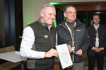 LH Mario Kunasek (l.) überreichte eine Anerkennungsurkunde an den scheidenden Geschäftsführer der Planai-Hochwurzen-Bahnen Georg Bliem © Land Steiermark/ Resch
