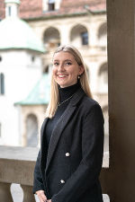 Porträtfoto von Marie-Theres Zwanzgleitner