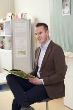 Der Landesrat beim Vortrag aus dem Kinderbuch