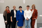 Landeshauptmann-Stv. Manuela Khom präsentierte mit Michaela Marterer (STVG), Margret Nößler (AMS Steiermark), Valentin Strohmaier (LUV-Kindergarten) und Alexandra Hörmann (AK) die Initiative Girls`und Boys` Day 2026. © Land Steiermark/Melanie Laimer; Verwendung bei Quellenangabe honorarfrei