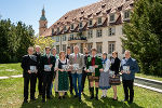 Landeshauptmann Mario Kunasek (4.v.l.) und Geschäftsführer Simon Koiner-Graupp (Volkskultur Steiermark GmbH) (2.v.l.) präsentierten die aktuelle Ausgabe des Journals FOKUS VOLKSKULTUR. © Land Steiermark/Binder; bei Quellenangabe honorarfrei