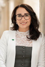 Portrait von Julia Koszednar, BA MA