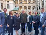 Landeshauptmann-Stv. Manuela Khom (3.v.l.) und Präsident Dominikus Plaschg (Chorverband Steiermark) (4.v.l.) konnten zur Eröffnung des internationalen Chorfestivals „Voices of Spirit“ im Grazer Landhaushof zahlreiche Gäste begrüßen. © Land Steiermark; bei Quellenangabe honorarfrei