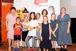 Landeshauptmann-Stv. Manuela Khom zeichnete die Preisträgerinnen und Preisträger des Geschichtenwettbewerbes im Diesel-Kino Lieboch aus. © Land Steiermark/Melanie Laimer; Verwendung bei Quellenangabe honorarfrei