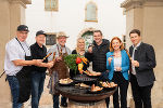 Hans Peter Bäck (Styriabrid), Helmut Rumpf (Styriabrid), Georg Nickel (Styriabrid), Carina Höfler (Styriabrid), Martin Höfler (Styriabrid), Simone Schmiedtbauer, Josef Kaiser (Styriabrid): Steirisches Schweinefleisch sorgt für besten Geschmack am Teller. © Land Steiermark/Robert Binder; Verwendung bei Quellenangabe honorarfrei