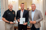 LH Mario Kunasek mit Graz99ers-Präsident Herbert Jerich und Headcoach Dan Lacroix (v.r.) © Land Steiermark/ Binder