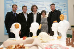 v.l.: GF H-J Hörmann (TechForTaste), Landesrat Ch. Buchmann, Architektenduo M. Hablesreiter und S. Stummerer, GF E.Schrempf (CIS) (Foto: doppelpunkt) 