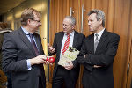 v.l.: Wirtschaftslandesrat Buchmann, LAbg. Kasic, Vorstandsdirektor Kranz 