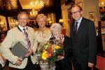 vl: Dr. Peter Florian, Gattin Liesl und Mutter Sissy Florian mit Landesrat Dr. Christian Buchmann