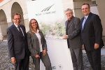 Wirtschaftslandesrat Christian Buchmann, TECHforTASTE-Geschäftsführerin Eva Gombocz, SFG-Geschäftsführer Burghard Kaltenbeck und der neue Gesellschafter von TECHforTASTE, Peter Demetler, freuen sich über den 5. steirischen Cluster. 