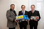 v.l.: FGO Albert Moder (LKW), LR Christian Buchmann, Ing. Manfred Fuchs (Busunternehmen) © Fischer