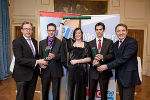 Landesrat Dr. Christian Buchmann, die Jungmeister Josef Schoberegger (Tischler), Susanne Mlasko (Brunnenbau) und Ing. Günther Mosbacher (Metalltechnik), Spartenobmann Ing. Josef Herk (v.l.) © Fischer Landesrat Dr. Christian Buchmann, die Jungmeister Josef Schoberegger (Tischler), Susanne Mlasko (Brunnenbau) und Ing. Günther Mosbacher (Metalltechnik), Spartenobmann Ing. Josef Herk (v.l.)