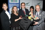 Kraft-Managerin Christian Lund Jakobsen, TECHforTASTE Geschäftsführerin Eva Gombocz, Landesrat Christian Buchmann, Ulrike Zotter und Edelmarmelade-Produzent Hans Staud mit einem Flugkoffer voller steirischer Köstlichkeiten. © Tech for Taste Kraft-Managerin Christian Lund Jakobsen, TECHforTASTE Geschäftsführerin Eva Gombocz, Landesrat Christian Buchmann, Ulrike Zotter und Edelmarmelade-Produzent Hans Staud mit einem Flugkoffer voller steirischer Köstlichkeiten.