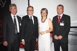 v.l.: DI Erwin Haas, Senior Vice President Engineering (Magna Powertrain), LR Dr. Christian Buchmann, LR Dr. Petra Bohuslav, Andreas Winkler, Board Member (Magna Powertrain) © Magna Powertrain
