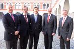v.l.: Dr. Jan Oliver Huber (Generalsektetär Pharmig Verband der pharmazeutischen Industrie), LR Dr. Christian Buchmann, Univ.-Prof. Dr. Johannes Khinast (Wissenschaftlicher Geschäftsführer RCPE), Mag. Friedrich Faulhammer (Bundesministerium f. Wissenschaft u. Forschung), Univ.-Prof. Dr. Hans Sünkel (Rektor TU Graz) © RCPE/Wiesner v.l.: Dr. Jan Oliver Huber (Generalsektetär Pharmig Verband der pharmazeutischen Industrie), LR Dr. Christian Buchmann, Univ.-Prof. Dr. Johannes Khinast (Wissenschaftlicher Geschäftsführer RCPE), Mag. Friedrich Faulhammer (Bundesministerium f. Wissenschaft u. Forschung), Univ.-Prof. Dr. Hans Sünkel (Rektor TU Graz)