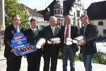 (v.l.) LR Dr. Christian Buchmann, Konditor Helmut Ulreich, LH-Stv. Hermann Schützenhöfer, Bgm. Karl Pack und GR Marcus Martschitsch © kk