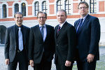 Sie präsentierten die neuen "strategischen Korridore" des Humantechnologie-Clusters (v.li.): Clustergeschäftsführer DI Dr. Robert Gfrerer, Wirtschaftslandesrat Dr. Christian Buchmann, Geschäftsführer Roche Diagnostics Graz GmbH DI Ulrich Kanter, Geschäftsführer Zeta Holding GmbH DI Alexander Rinderhofer © Human.Technology.Styria Sie präsentierten die neuen "strategischen Korridore" des Humantechnologie-Clusters (v.li.): Clustergeschäftsführer DI Dr. Robert Gfrerer, Wirtschaftslandesrat Dr. Christian Buchmann, Geschäftsführer Roche Diagnostics Graz GmbH DI Ulrich Kanter, Geschäftsführer Zeta Holding GmbH DI Alexander Rinderhofer