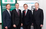 v.l.: Mag. Karl Pansy (Geschäftsführer, ACstyria Autocluster GmbH), Ing. Hubert Hödl (Vorstand MAGNA International Europe AG), Dr. Christian Buchmann (Landesrat für Wirtschaft, Europa und Kultur), Mag. Michael Ploder (Joanneum Research) © Konstantinov