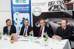 v.l.: Mag. Karl Pansy (Geschäftsführer, ACstyria Autocluster GmbH), Ing. Hubert Hödl (Vorstand MAGNA International Europe AG), Dr. Christian Buchmann (Landesrat für Wirtschaft, Europa und Kultur), Mag. Michael Ploder (Joanneum Research) © Konstantinov v.l.: Mag. Karl Pansy (Geschäftsführer, ACstyria Autocluster GmbH), Ing. Hubert Hödl (Vorstand MAGNA International Europe AG), Dr. Christian Buchmann (Landesrat für Wirtschaft, Europa und Kultur), Mag. Michael Ploder (Joanneum Research)