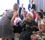 Firmen-Mit-Gründerin Auguste Schediwy feierte am Tag der Verleihung des Landeswappens ihren 93. Geburtstag © Landespressedienst/Schüttbacher Firmen-Mit-Gründerin Auguste Schediwy feierte am Tag der Verleihung des Landeswappens ihren 93. Geburtstag