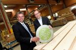 v.l.n.r. GF STIA Holzindustrie Ewald Fuchs, Wirtschaftslandesrat Christian Buchmann