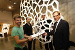 v.l.: Georg Wanker, Roman Wratschko, Philipp Haselwander (Edelweiss Industrial Design), Eberhard Schrempf (Creative Industries Styria | designforum Steiermark), Christian Buchmann (Landesrat für Wirtschaft, Europa und Kultur)