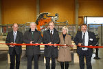 v.l.: Bgm. Hermann Dullnig (AR-Vorsitzender HIZ), Heinz Gach (AR-Vorsitzender HC), Dr. Christian Buchmann (Wirtschaftslandesrat), Gabriele Kolar (Landtagsabgeordnete), Ing. Joachim Reitbauer (Geschäftsführer HC und HIZ). © Holzcluster Steiermark