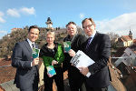 v.l.: Mag. Siegfried Nagl (Bürgermeister der Stadt Graz), Lisa Rücker (Vizebürgermeisterin der Stadt Graz), Mag. Eberhard Schrempf (Geschäftsführer der CIS), Dr. Christian Buchmann (Landesrat für Wirtschaft, Europa und Kultur). © Creative Industries Styria