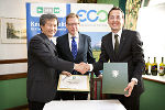 v.l.n.r.: Huang Ming (Himin Solar Energy Group), LR Dr. Christian Buchmann, Ing. Bernhard Puttinger (ECO World Styria) © Michaela Grabner / Salon Deluxe