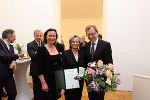 v.l.: Landesrätin Bettina Vollath, Marju Tessmar-Pfohl, Landesrat Christian Buchmann. © J.J. Kucek v.l.: Landesrätin Bettina Vollath, Marju Tessmar-Pfohl, Landesrat Christian Buchmann.