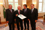 v.l.: LH-Vize Hermann Schützenhöfer, Frank Stronach, LH Mag. Franz Voves, LR Dr. Christian Buchmann. © Frankl