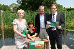 v.l.: Kulturexpertin Mag. Ilse Amenitsch, Autorin Natascha Gangl, ORF-Landesdirektor Gerhard Draxler und Kulturlandesrat Dr. Christian Buchmann bei der heutigen Programmpräsentation „Hör- und Seebühne 2012“.