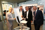 v.l.: Gerhard Heufler (Studiengangleiter Industrial Design), Eberhard Schrempf (Geschäftsführer Creative Industries Styria), Christian Buchmann (Landesrat für Wirtschaft, Europa und Kultur), Karl Pfeiffer (Rektor FH Joanneum Graz). © Creative Industries Styria