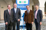 v.l.: Ing. Herbert Ritter (Geschäftsführer M&R Automation GmbH), DI Robert Schwarz (Geschäftsführer VTU Holding GmbH), Dr. Christian Buchmann (Landesrat für Wirtschaft, Europa und Kultur), DI Dr. Robert Gfrerer (Clustermanager HTS). © Manninger/HTS v.l.: Ing. Herbert Ritter (Geschäftsführer M&R Automation GmbH), DI Robert Schwarz (Geschäftsführer VTU Holding GmbH), Dr. Christian Buchmann (Landesrat für Wirtschaft, Europa und Kultur), DI Dr. Robert Gfrerer (Clustermanager HTS).