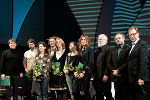 v.l.n.r.: Stefan Glettler, Christian Winkler, Clara Oppel, Max Höfler, ursula Kiesling, Karin csernohorski, Peter Gerwin Hoffmann, Dimitrios Polisoidis, Kulturlandesrat Christian Buchmann. © Miriam Raneburger