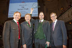 v.l.: Hermann Talowski (Obmann der Sparte Gewerbe und Handwerk), Josef Herk (WK-Präsident), Gernot Praßl ("Meister des Jahres "), Christian Buchmann (Wirtschaftslandesrat). © Fischer