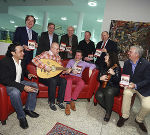 v.l. sitzend: Ismael Barrios (SCURDIA), Risgar Koshnaw (SCURDIA), Markus Schirmer (SCURDIA), Marina Bkhiyan (SCURDIA), ORF-Landesdirektor Gerhard Draxler; stehend: Kommerzialrat Hans Roth (Vorsitzender des Aufsichtsrates „Saubermacher“), Kulturlandesrat Dr. Christian Buchmann, Kameramann Erhard Seidl, Regisseur Günter Schilhan, OMR Prim. Dr. Günter Nebel (Geschäftsführer SANLAS Holding GmbH). © ORF/Wolf v.l. sitzend: Ismael Barrios (SCURDIA), Risgar Koshnaw (SCURDIA), Markus Schirmer (SCURDIA), Marina Bkhiyan (SCURDIA), ORF-Landesdirektor Gerhard Draxler; stehend: Kommerzialrat Hans Roth (Vorsitzender des Aufsichtsrates „Saubermacher“), Kulturlandesrat Dr. Christian Buchmann, Kameramann Erhard Seidl, Regisseur Günter Schilhan, OMR Prim. Dr. Günter Nebel (Geschäftsführer SANLAS Holding GmbH).