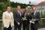 v.l.: Ferdinand Katzbauer (Tischlerei Katzbauer), Marcus Grausam (A1 Technikvorstand), Siegfried Nagl (Bürgermeister Graz), Christian Buchmann (Landesrat für Wirtschaft, Europa und Kultur Steiermark). © Fritz Jamnig